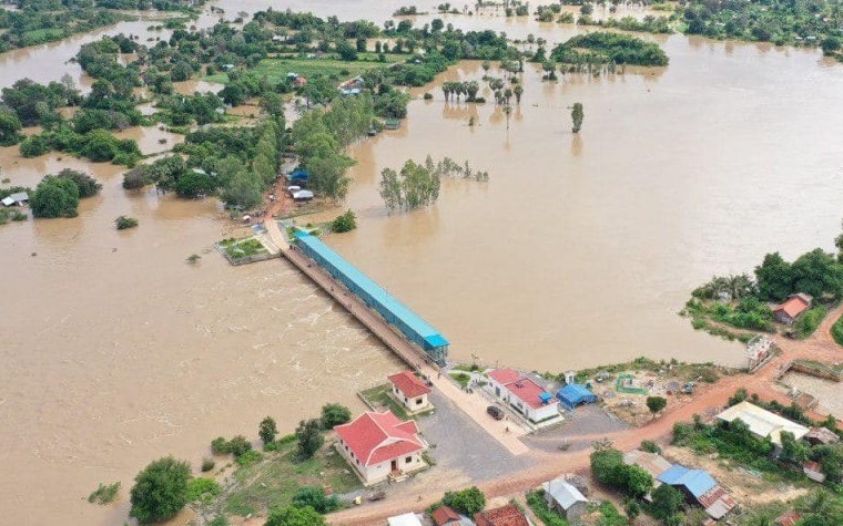 Lũ lụt gây nhiều thiệt hại về người và tài sản ở Campuchia